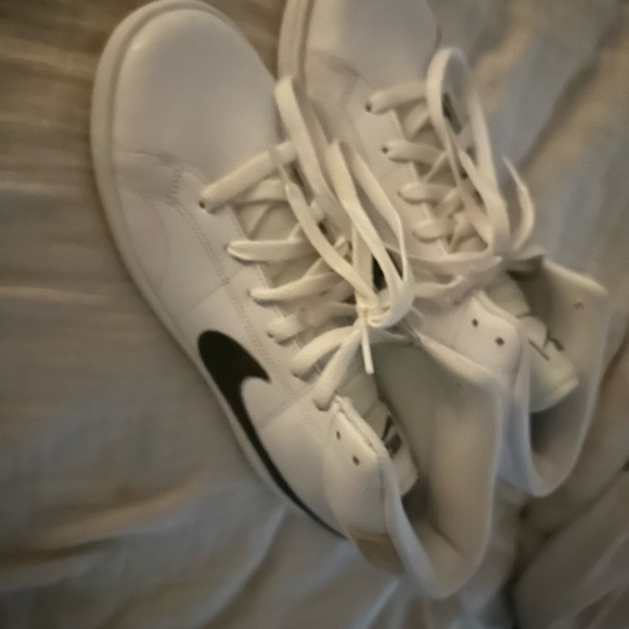 Nike - Picture 2 of 3